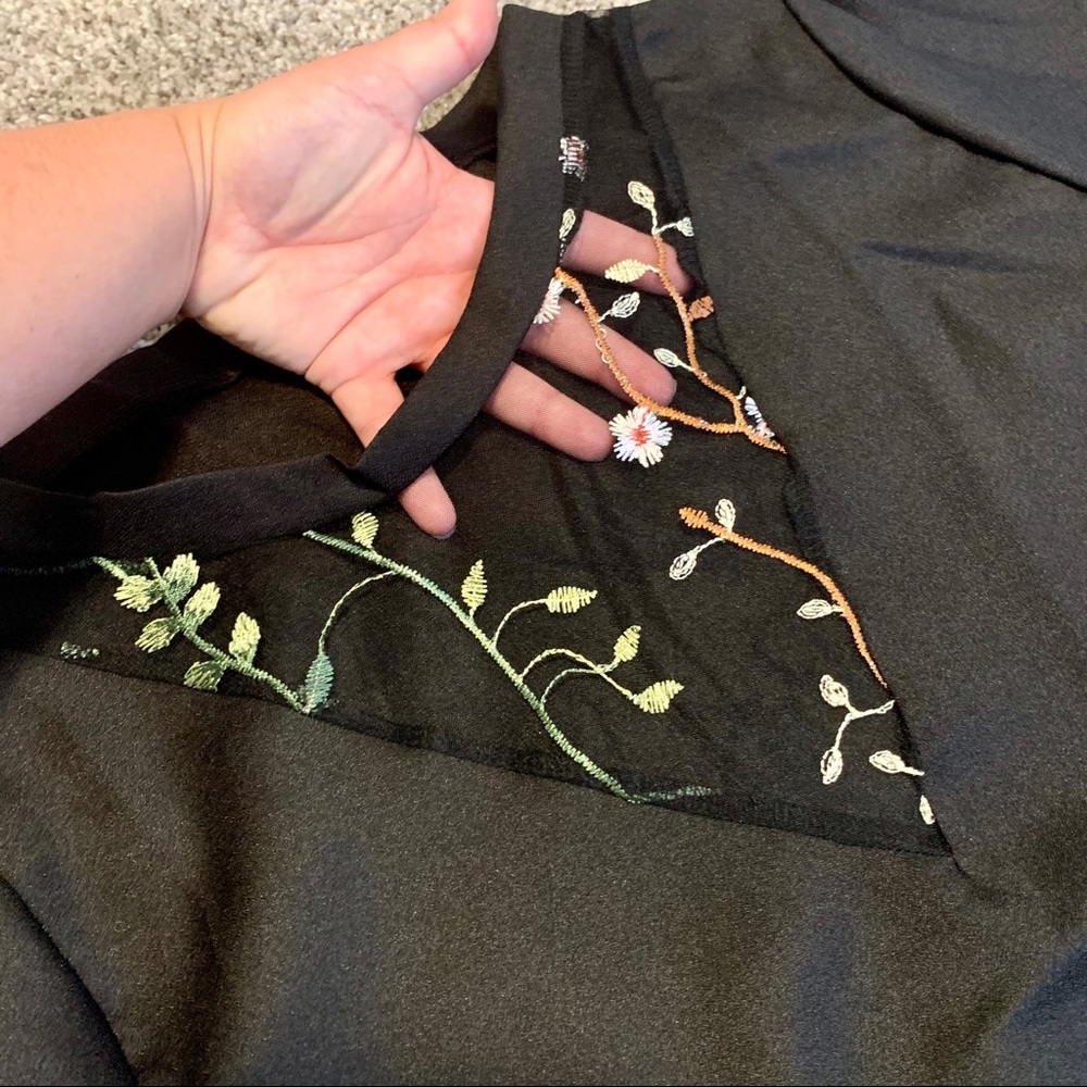 Boxy Cut Out Short Sleeve Round Neck Tshirt Blouse - Picture 3 of 5